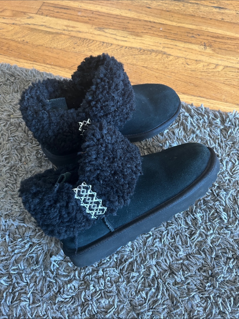 UGG Ultra Mini Braid Black Shearling Boots Women’s Size 6